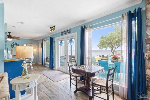  Your Own Private Resort On The Bay