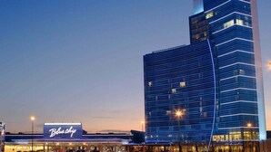 A modern hotel with a prominent 'Blue Sky' sign, featuring a large glass facade and a parking lot in front. - Big Family House 5 Minutes from Lake Michigan/Blue Chip Casino/Brewery/Wineries! (Michigan City)