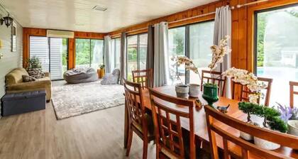 Large Secluded Home w/ Private Pool, Hot-tub, Gym, Game room, and Bar Area.