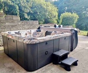 Outdoor spa tub - Large Secluded Home w/ Private Pool, Hot-tub, Gym, Game room, and Bar Area. (Falls)