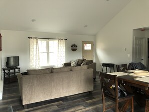 Smart TV, DVD player, books - Newly constructed home on OHV Snowmobile ATV Trail System! (Greig)