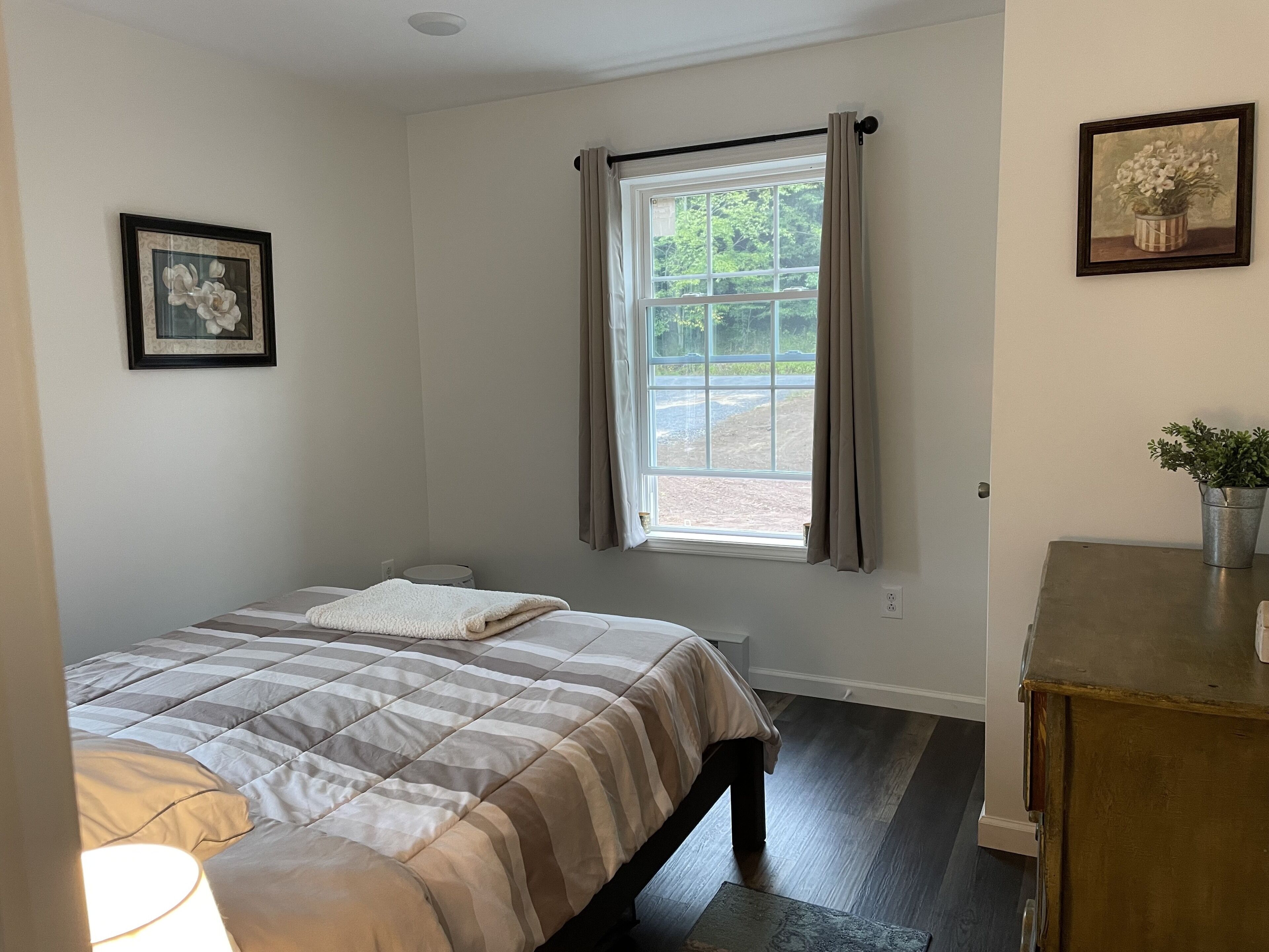 3 室のベッドルーム、アイロン / アイロン台、WiFi (無料)、ベッドシーツ