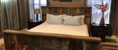 3 slaapkamers, een strijkplank/strijkijzer, gratis wifi, beddengoed