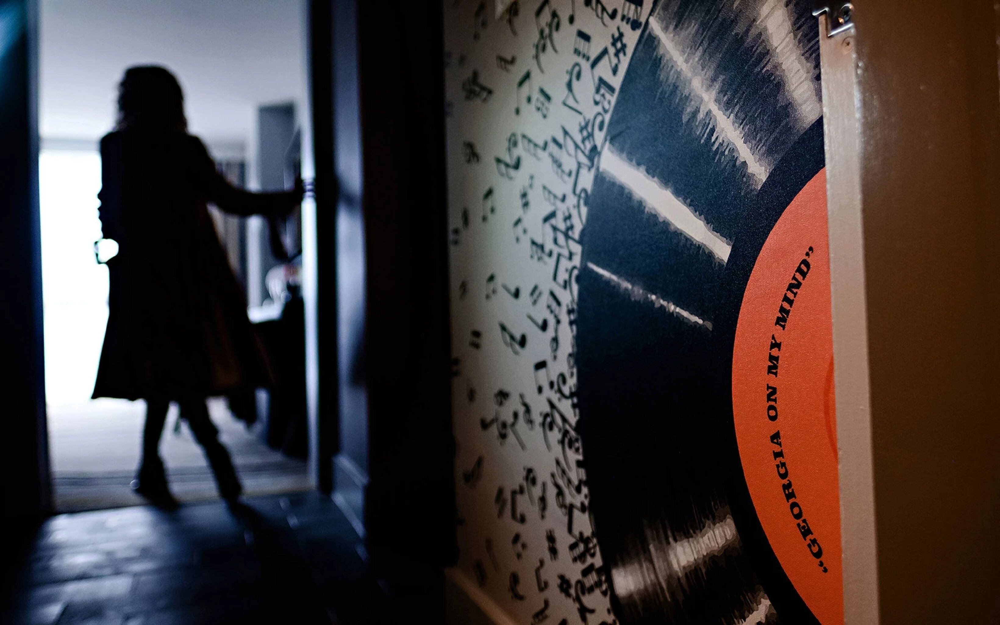 premium bedding, down duvets, in-room safe, desk