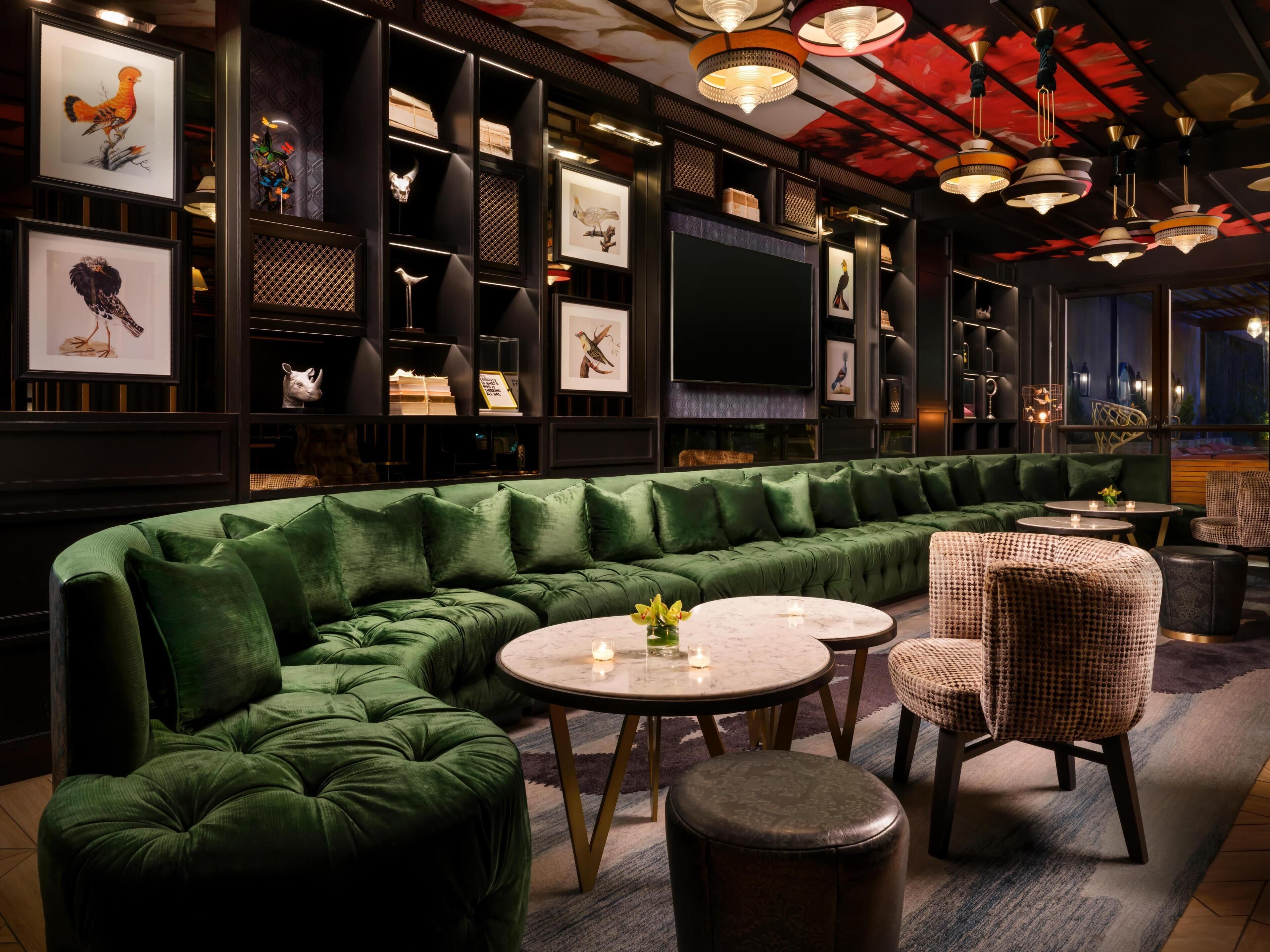 2 restaurants, breakfast served