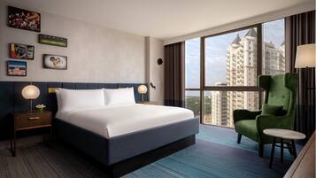 Luxe beddengoed, donsdekens, een kluis op de kamer, een bureau