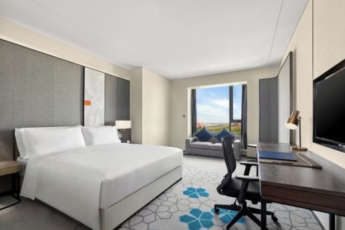Premium bedding, down comforters, minibar, in-room safe