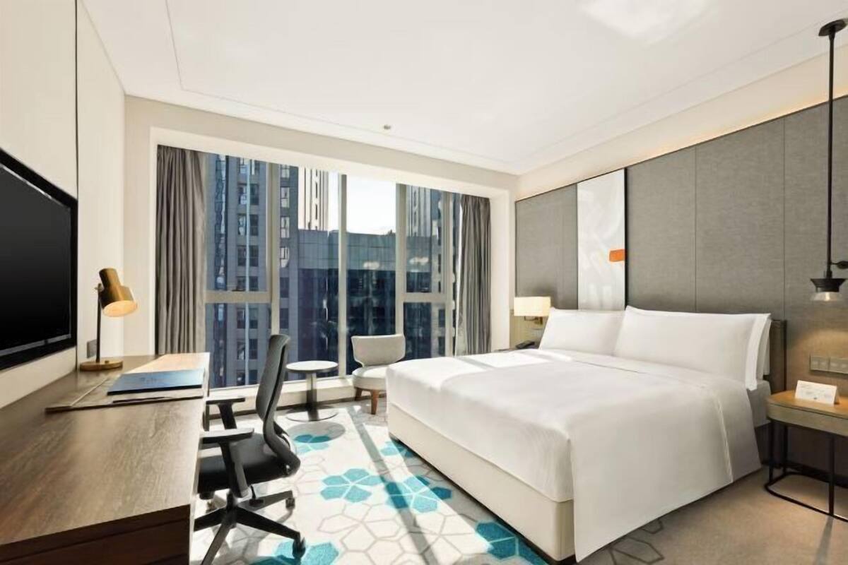 Premium bedding, down comforters, minibar, in-room safe