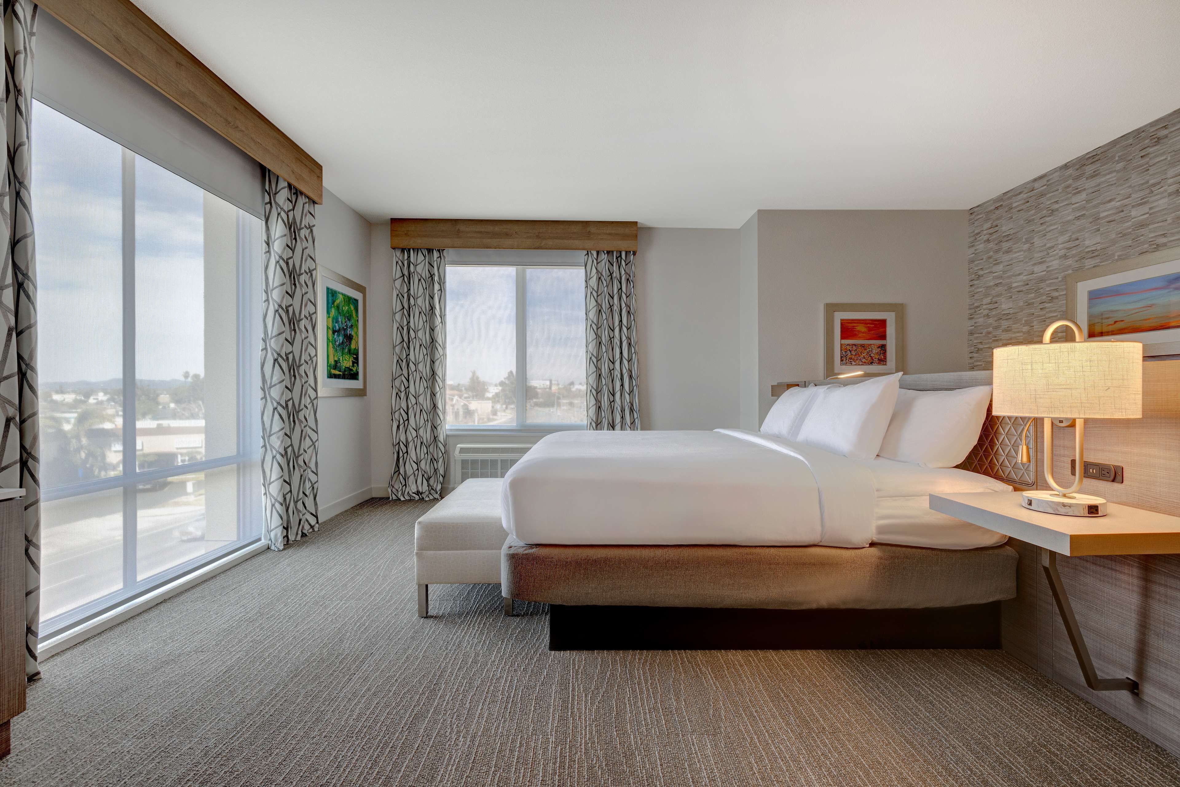 Caja de seguridad en la habitación y escritorio 