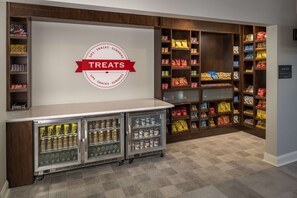 Snack bar - Hampton Inn & Suites Huntington Downtown (Huntington)