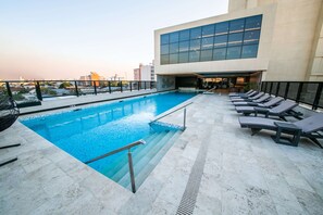 Indoor pool, seasonal outdoor pool - Hilton Garden Inn Santiago del Estero (Santiago del Estero)