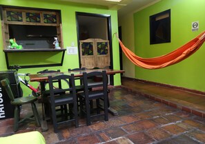 Shared kitchen facilities - Onde Pepe Hostel (Bogotá)