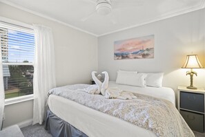 2 bedrooms, free WiFi - 7904 Surf Drive #7 (Panama City Beach)