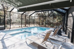 A heated pool - Lakefront Home Close to the Beach! Sleeps 16 (Santa Rosa Beach)