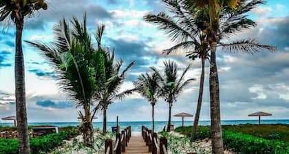3 bedroom beachfront penthouse with stunning views!