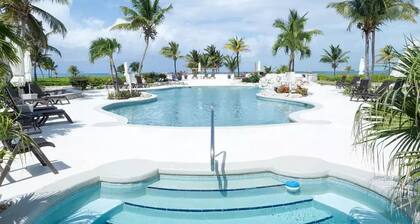 3 bedroom beachfront penthouse with stunning views!