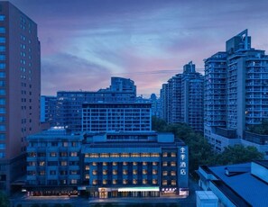 A high-rise hotel with multiple floors, a prominent entrance, and a sign indicating it is a hotel. - JI Hotel (Hangzhou West Lake Hubin Jiefang Road) (Hangzhou)