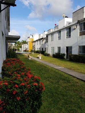 Property grounds - Great location, safe, comfortable & beautiful! (Cancún)