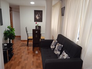 Smart TV - 400- Departamento Céntrico en Chorrillos (Provincia de Lima)