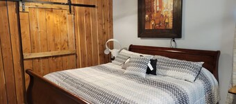 Modern Style Cabin with deck to watch ranch animal