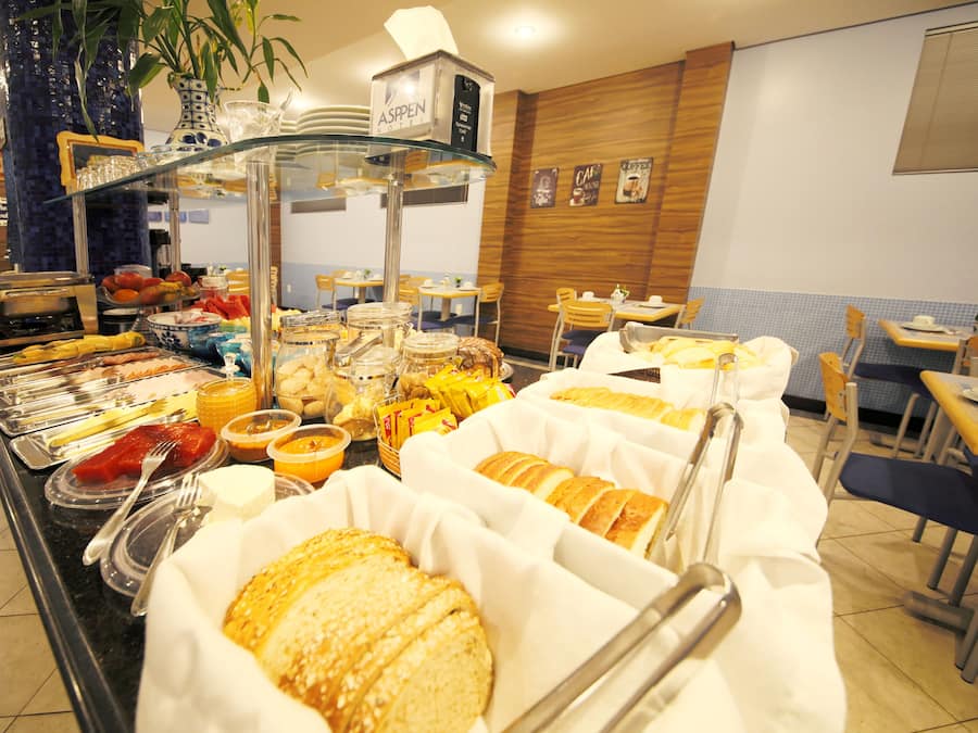 Desayuno continental gratuito y diario