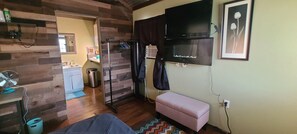 1 bedroom, desk, free WiFi, bed sheets