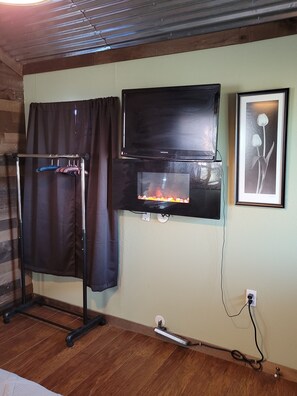 1 bedroom, desk, free WiFi, bed sheets