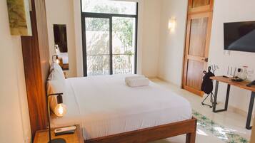 Deluxe Room, 1 King Bed | Egyptian cotton sheets, premium bedding, memory foam beds