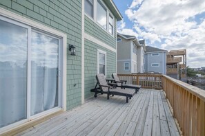 Terrace/patio - 5432- Mangoes Beach House, Semi-oceanfront Nags Head home | Sleeps 15! (Nags Head)