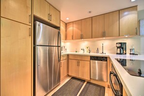 Fridge, microwave, stovetop, dishwasher