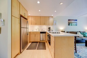 Fridge, microwave, stovetop, dishwasher