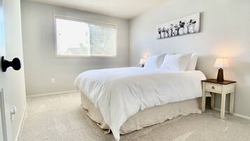 4 bedrooms, in-room safe, desk, iron/ironing board