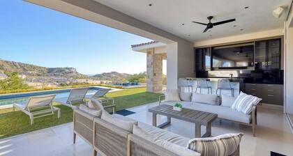 Luxe Kid Friendly Villa w/Pool, Housekeeping & Golf Cart. Access to Dunes Club.