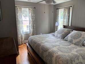 3 Schlafzimmer, Schreibtisch, Bügeleisen/Bügelbrett, WLAN