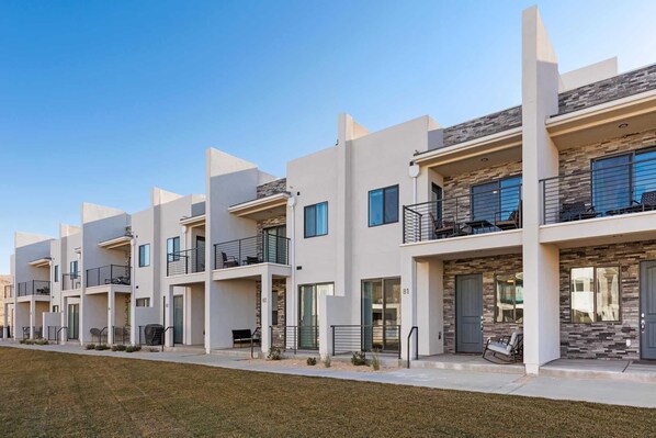 Condo, 3 Bedrooms | Exterior