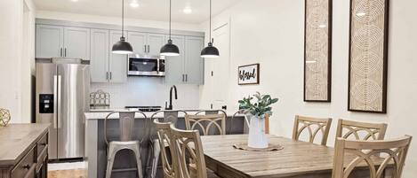 Condo, 3 Bedrooms | Dining