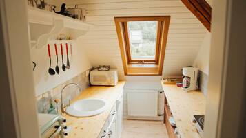 Fridge, microwave, dishwasher, coffee/tea maker