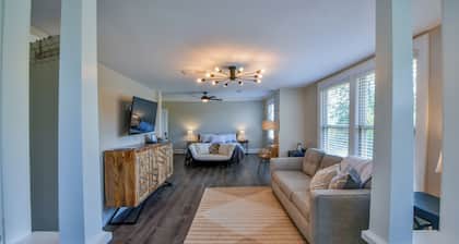 Oak - Walk to the Stadium! Backyard with firepit & grill