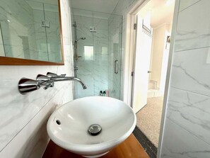 Towels - Cosy Raglan Studio — Walk to Beach & Village - Roberts St - (Downstairs) (Raglan)