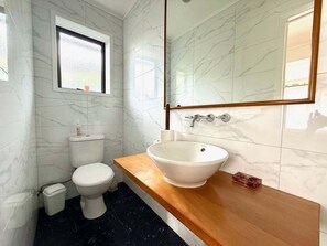 Towels - Cosy Raglan Studio — Walk to Beach & Village - Roberts St - (Downstairs) (Raglan)