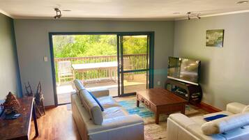 Smart-TV, Bücher, Stereoanlage, Drucker