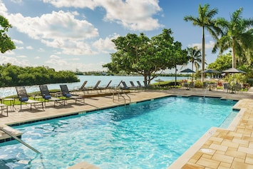Huge swimming pool, there’s enough room for the whole party!
