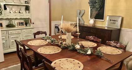 8 Bedroom 13 Bed large Country Home, Huge Country Kitchen, Bright Starry Nights