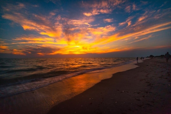 Una playa cerca, toallas de playa