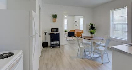 Bright & Airy 2 Bedroom Modern Farmhouse in Midtown Memphis