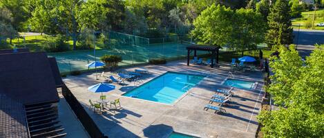 Een verwarmd zwembad