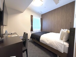 Double Room, Non Smoking | Desk, blackout drapes, iron/ironing board, free WiFi - APA Hotel Keikyu Kamata-Ekimae Nishi (Tokyo)