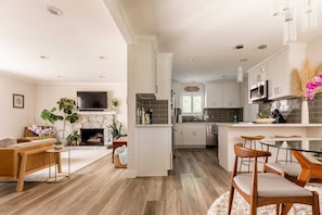 Microwave, dishwasher, coffee/tea maker, cookware/dishes/utensils