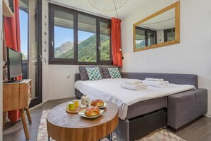 1 bedroom, iron/ironing board, bed sheets