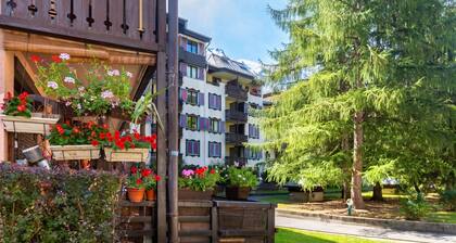 Cham Sud Grepon102 Mountain-View Balcony for 4, Chamonix, France